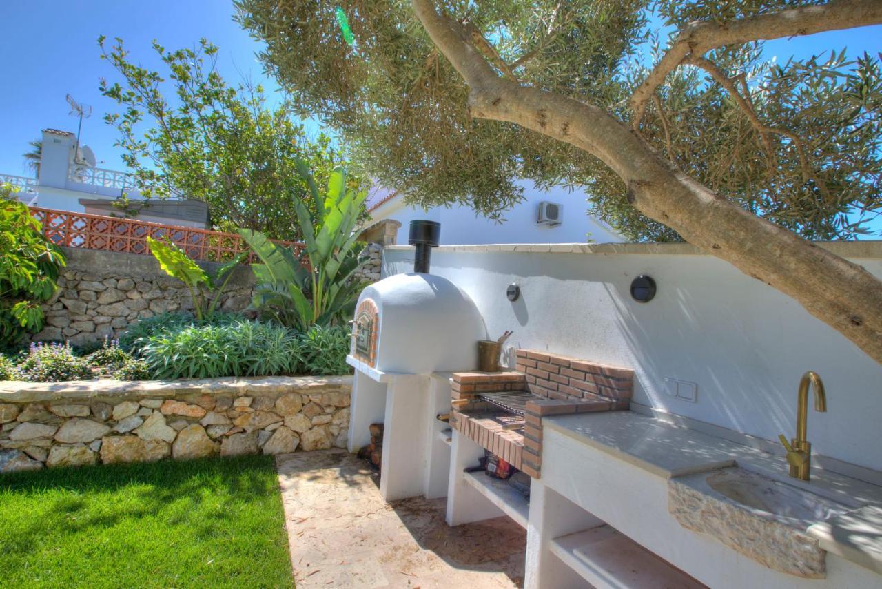 Villa Mas Tranquila - A Stylish Villa With Pool 150 M From The Beach โกนิล เด ลาฟรอนเตรา ภายนอก รูปภาพ