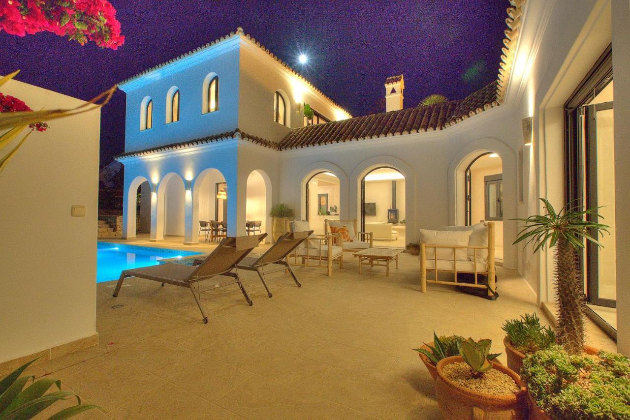 Villa Mas Tranquila - A Stylish Villa With Pool 150 M From The Beach โกนิล เด ลาฟรอนเตรา ภายนอก รูปภาพ