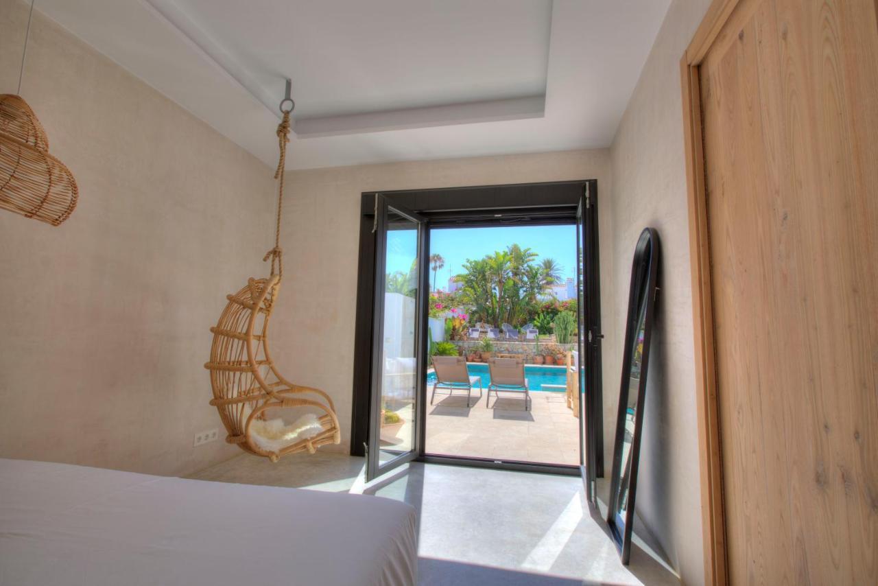 Villa Mas Tranquila - A Stylish Villa With Pool 150 M From The Beach โกนิล เด ลาฟรอนเตรา ภายนอก รูปภาพ