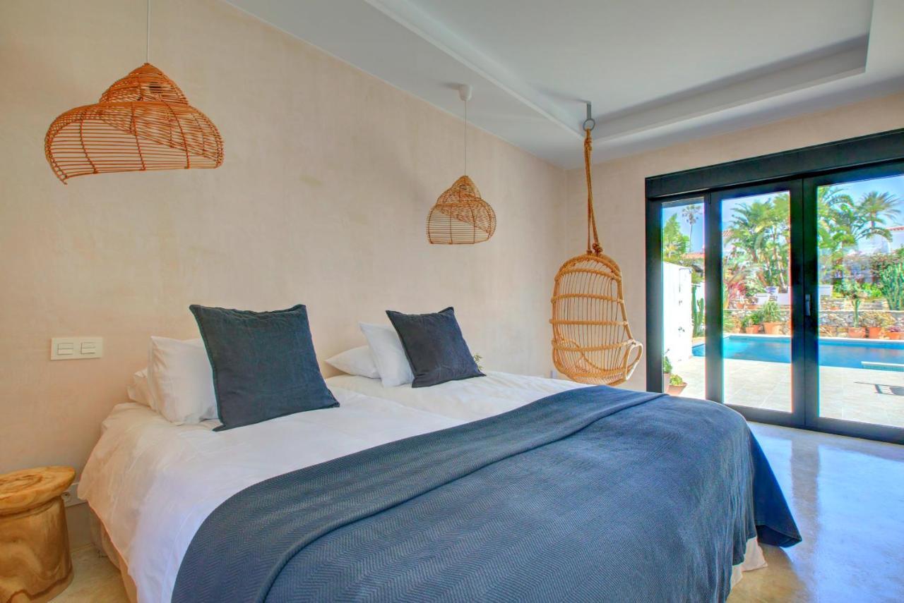 Villa Mas Tranquila - A Stylish Villa With Pool 150 M From The Beach โกนิล เด ลาฟรอนเตรา ภายนอก รูปภาพ