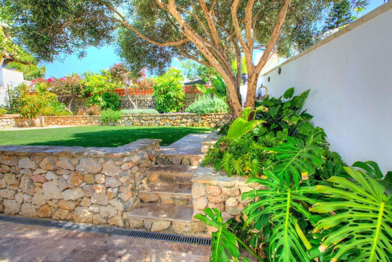 Villa Mas Tranquila - A Stylish Villa With Pool 150 M From The Beach โกนิล เด ลาฟรอนเตรา ภายนอก รูปภาพ